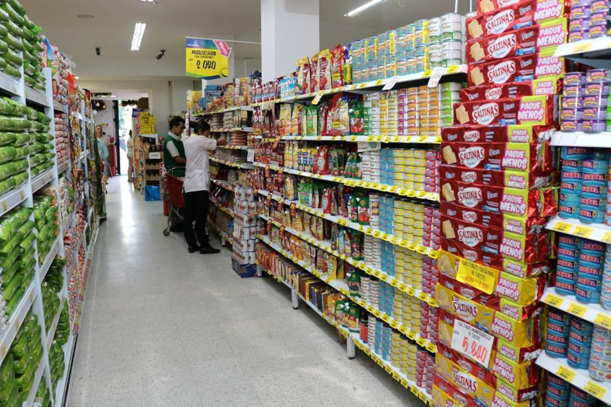 Servialgusto tiene 15 años brindando al cliente un servicio de calidad y garantizando productos de la canasta familiar al precio más competitivo de la ciudad. (Foto: Fabián Hernández / VANGUARDIA LIBERAL)