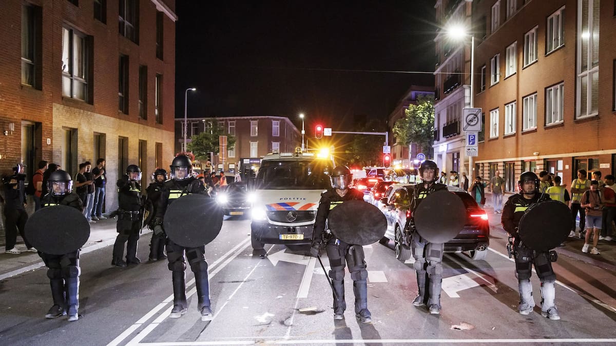 Disturbios tras la eliminación de Marruecos en el Mundial en Europa: la policía, blanco de cristales y fuegos artificiales.