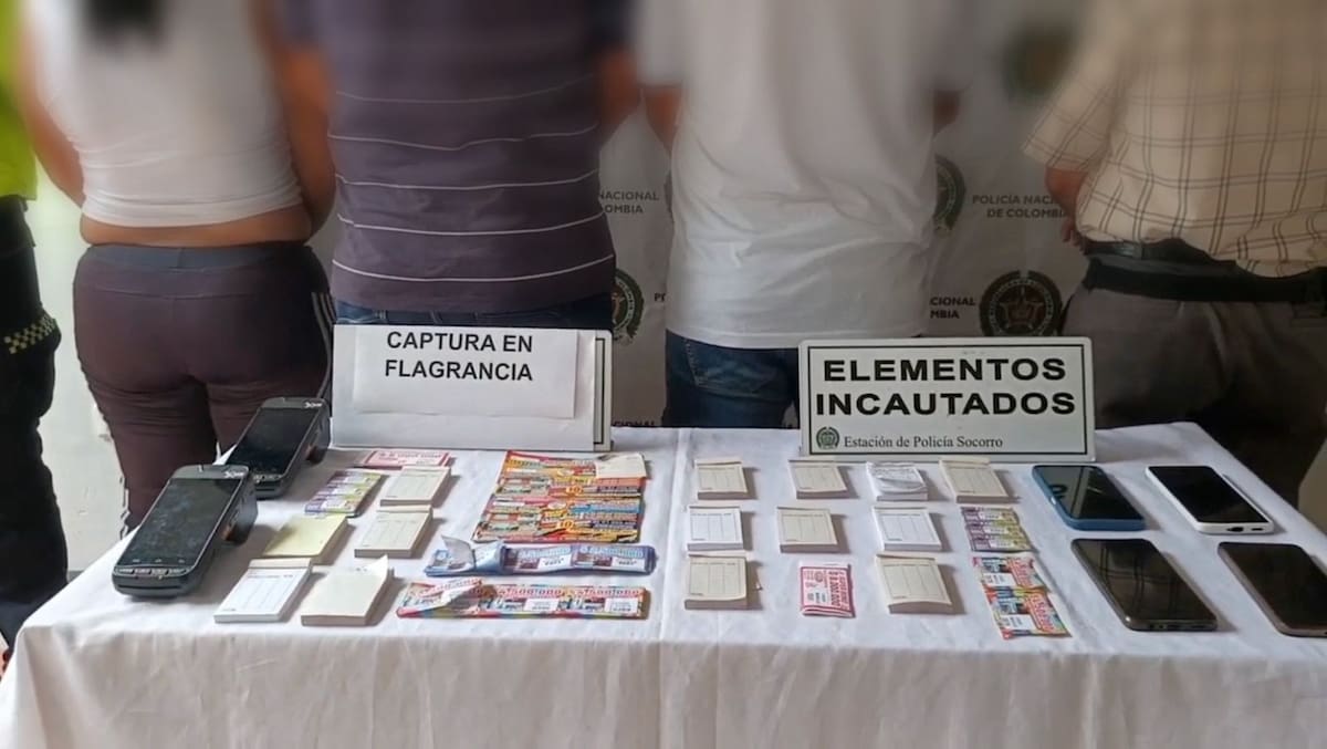 Diversos elementos utilizados para la venta ilegal fueron incautados.