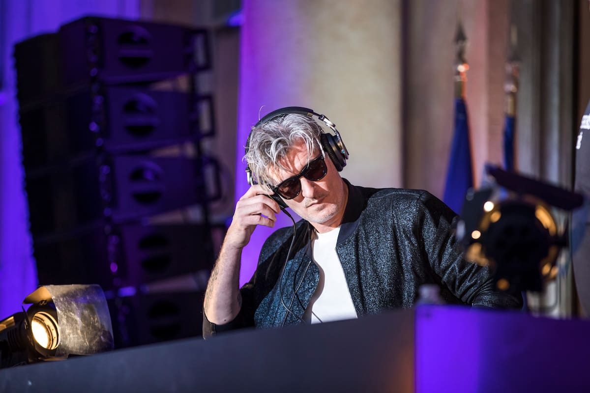 Encuentran muerto al DJ francés Kavinsky, ícono del synthwave y autor del éxito Nightcall.
