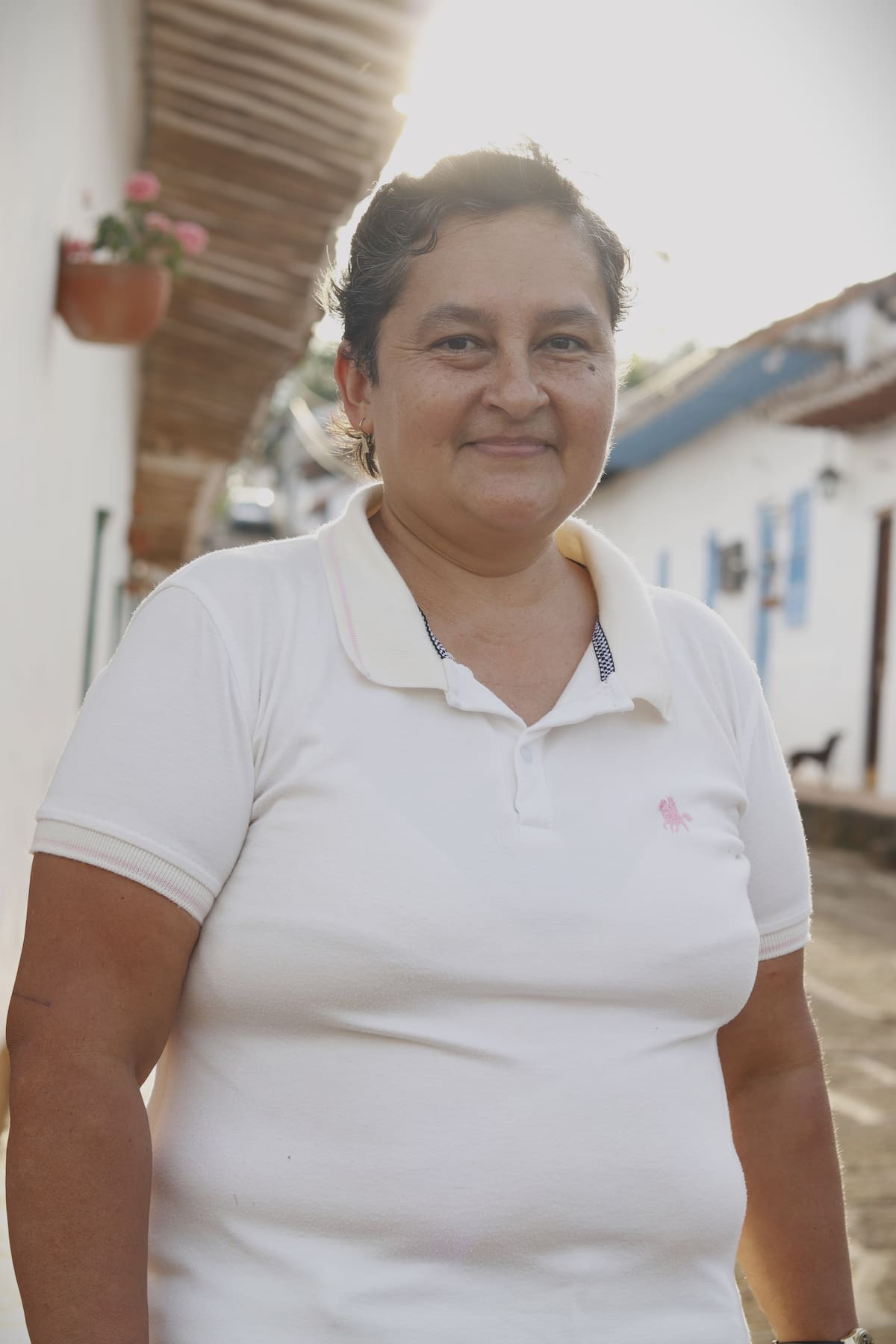 "Donde el Alma Hizo Pausa” explora cómo una enfermedad puede cambiar los vínculos, los sueños y la forma de habitar el mundo, a través de relatos íntimos grabados en distintos territorios santandereanos. En la foto: Elena Caballero Caballero