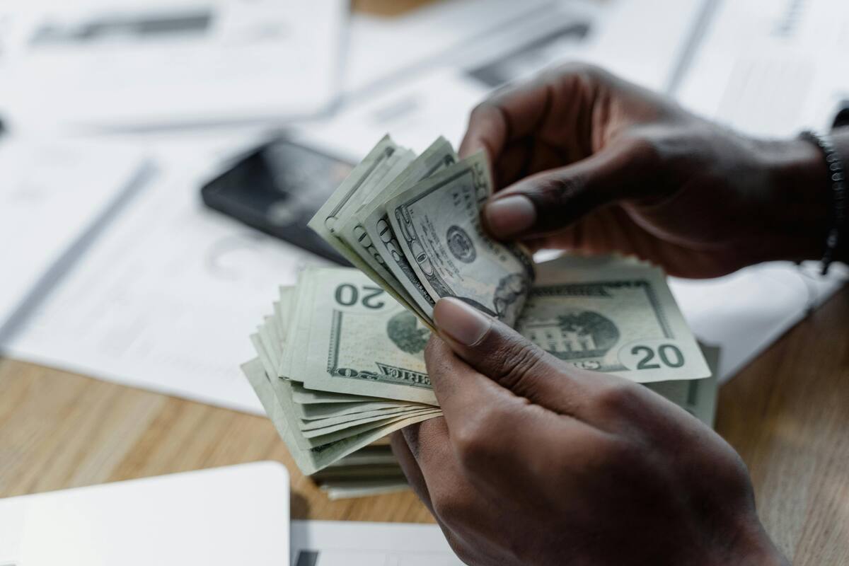 Mientras se conoce el dato de inflación de Estados Unidos el dólar sigue abajo de los $4.000.