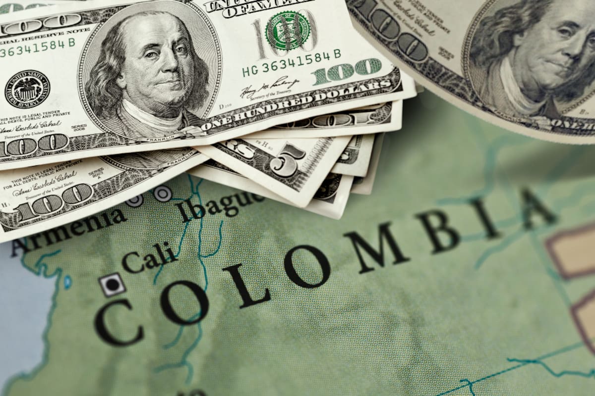 La tasa de este martes quedó en $3.213,97, mientras las casas de cambio manejan valores distintos según la ciudad. Foto recreada.