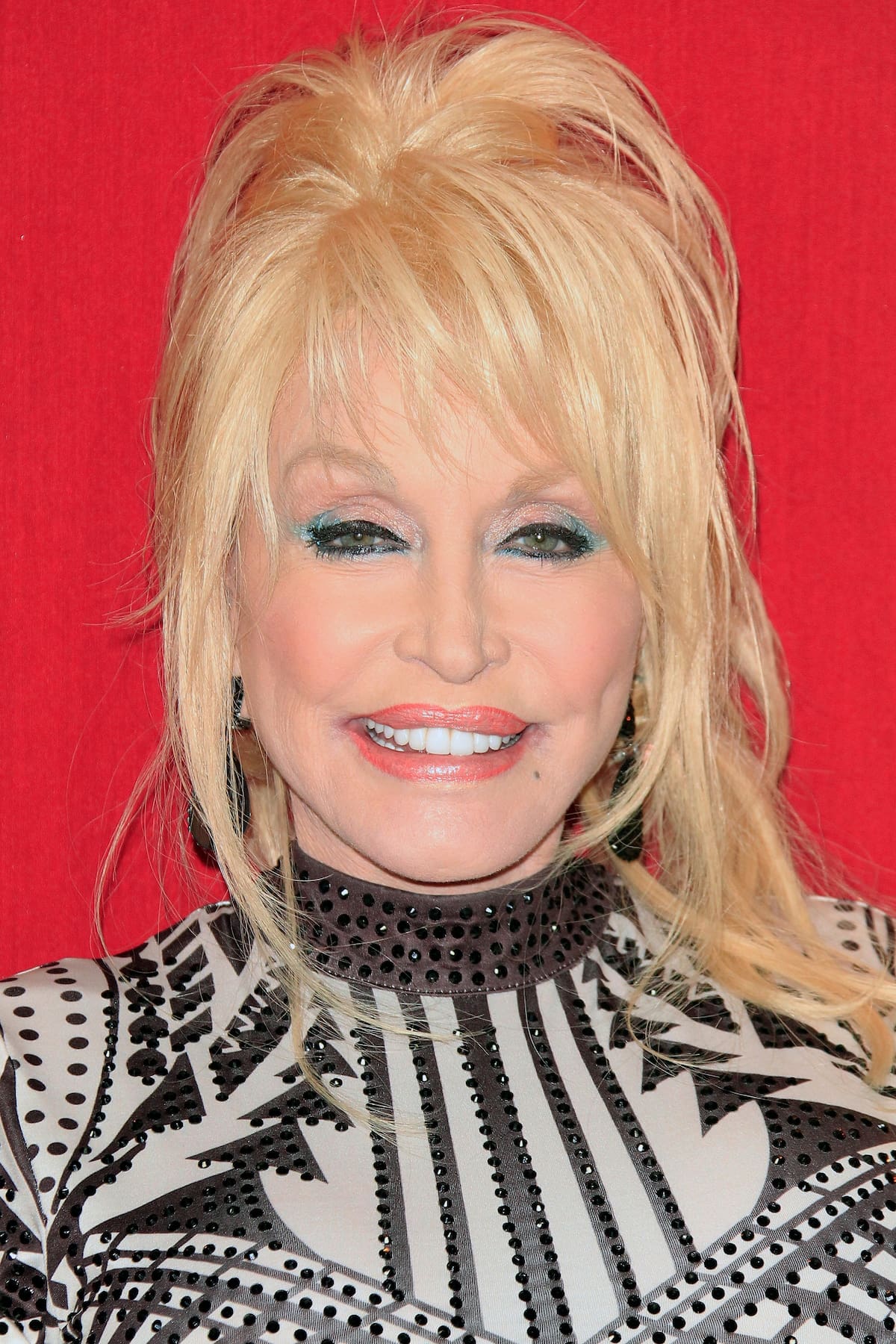 Dolly Parton murió a los 80 años tras una "breve batalla contra el cáncer", confirmó su equipo.