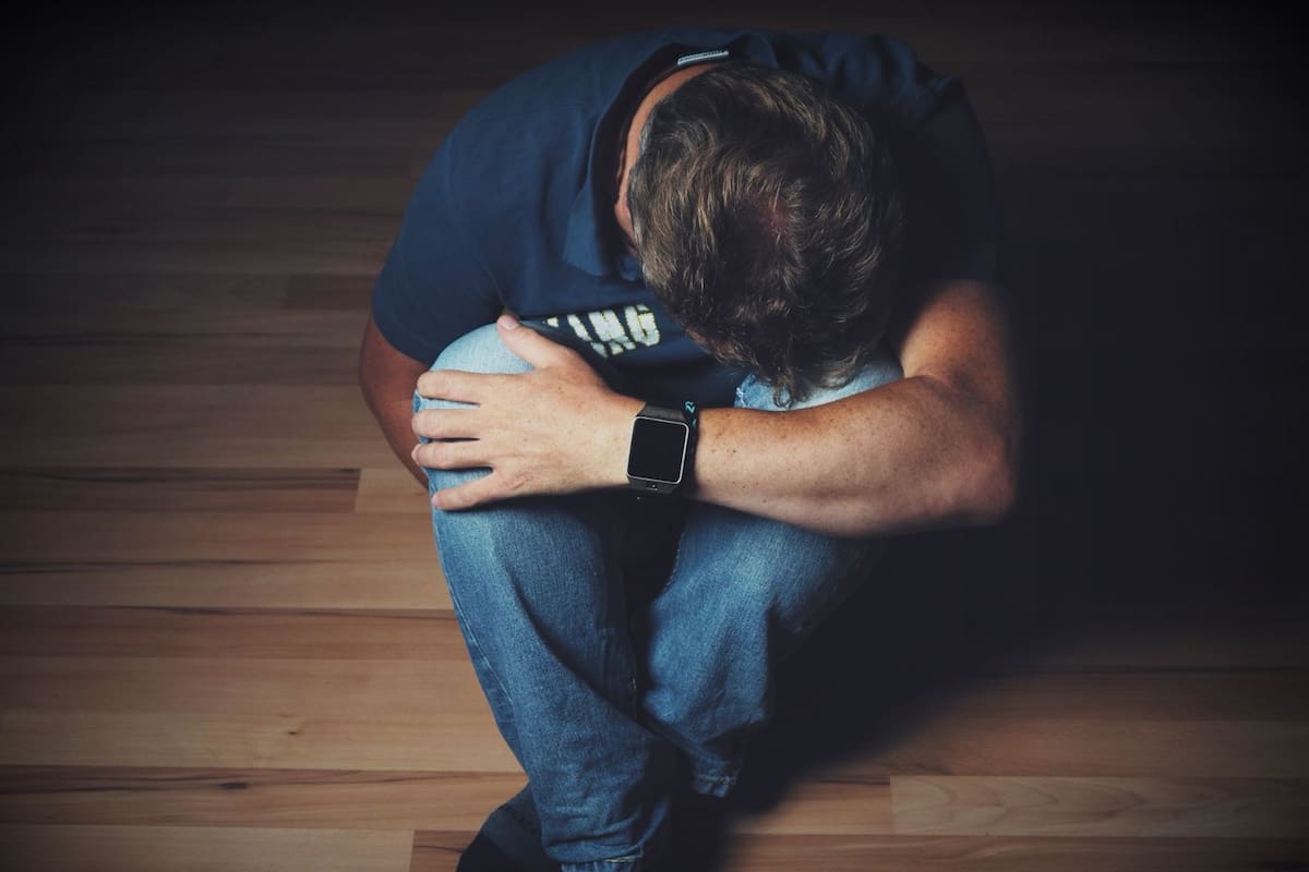 La vejiga hiperactiva es una condición funcional que provoca una necesidad repentina e incontrolable de orinar, incluso cuando la vejiga no está llena.