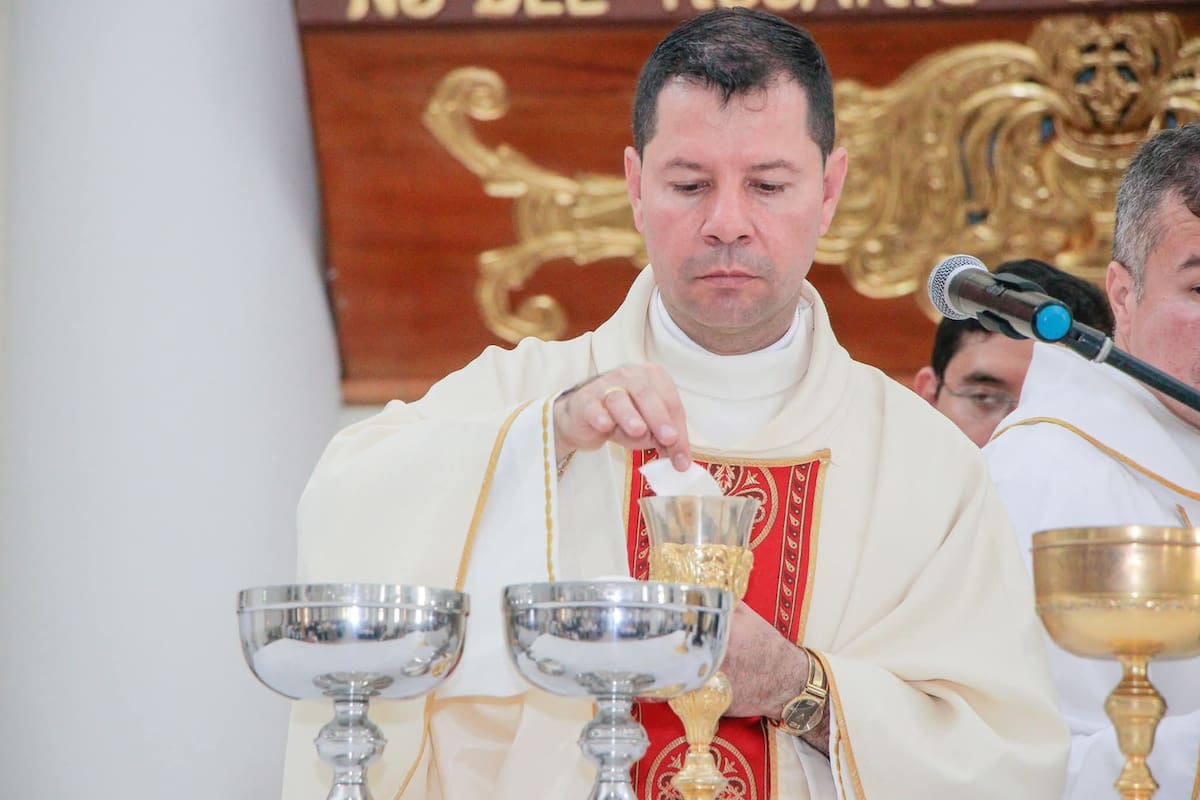 Dolor en Santander: sacerdote falleció en violento choque en carretera