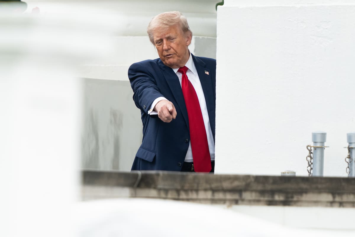 El presidente Donald Trump concluye examen médico de tres horas y declara que “todo salió perfecto”.