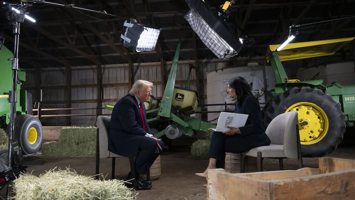 El presidente Donald Trump rompe abruptamente una entrevista con NBC News tras ser confrontado por sus denuncias de fraude electoral en California. Calificó a los medios de "corruptos" y se quitó el micrófono.
