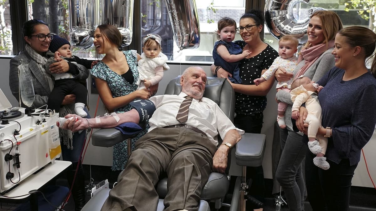 La sangre de Harrison contiene un anticuerpo inusual que es necesario para hacer un medicamento pionero.