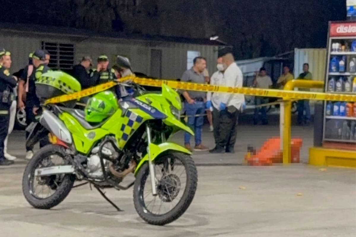 Dos hombres que se movilizaban en una motocicleta serían los responsables del ataque ocurrido en el Anillo Vial.
Fotografía: A.P.I.