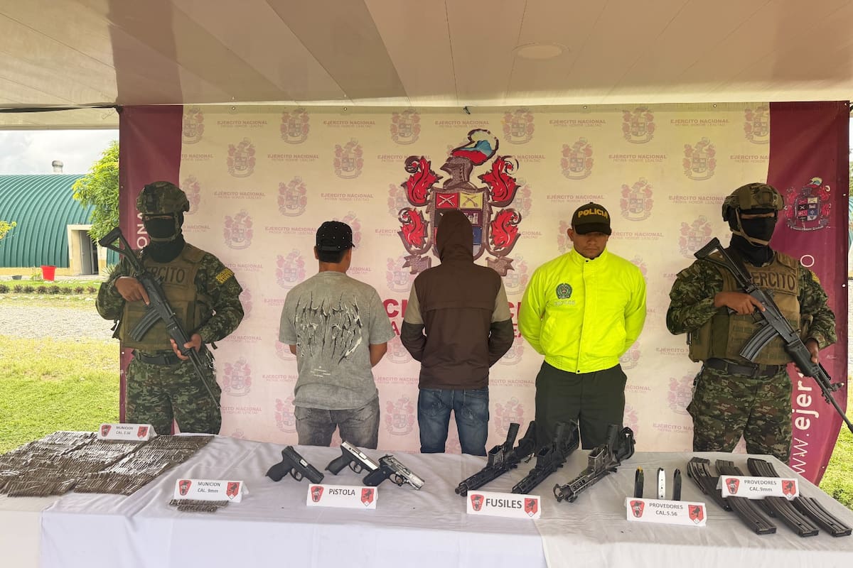 El Ejército reportó el sometimiento de dos jóvenes vinculados presuntamente a una estructura armada que opera en el departamento de Nariño.