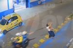 Video: ‘motoladrones’ arrastraron e hicieron golpear a una mujer por robarle el bolso en Bucaramanga