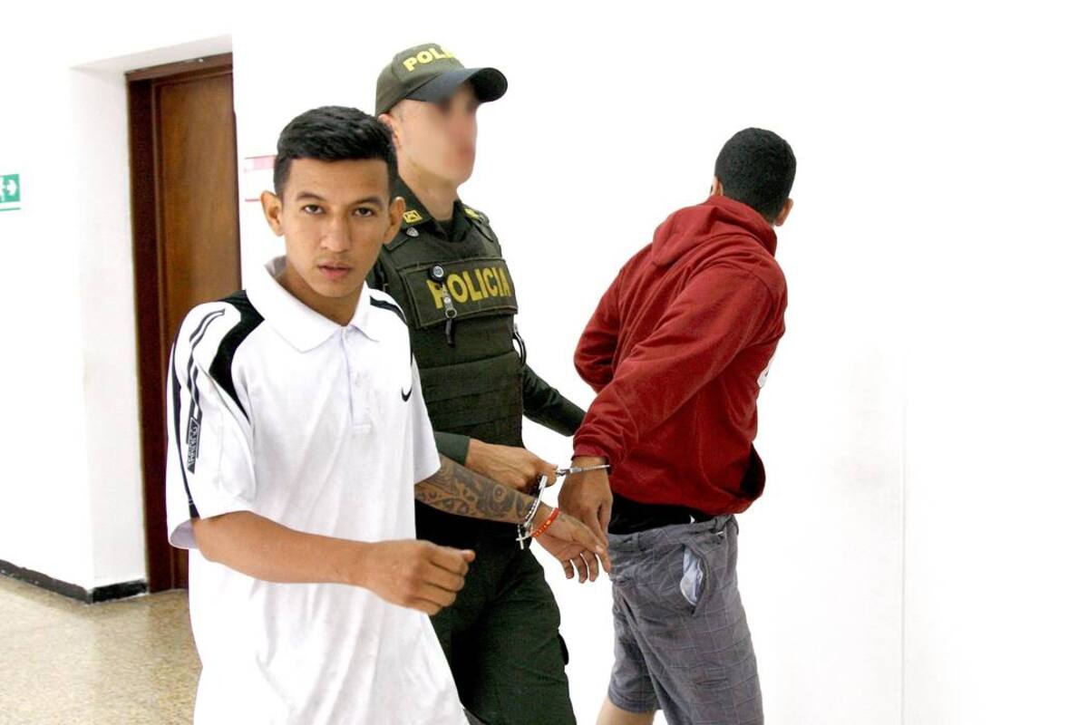 Yeison Alexis Echeverría Almeida, de 25 años, y Brayan Stiven Serrano Jaimes, de 21 años, fueron enviados a prisión. Los demás quedaron en libertad. (Foto: M.V. / VANGUARDIA LIBERAL)