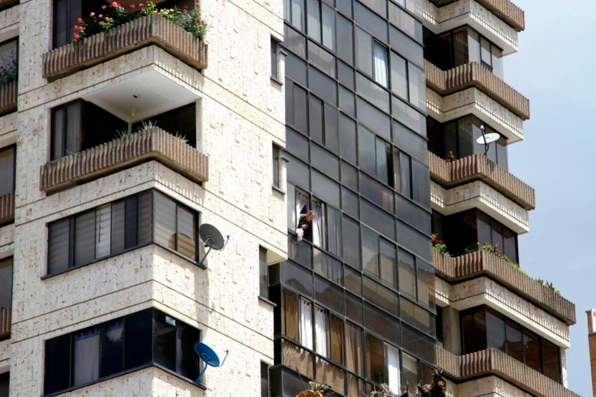 Este es el momento en el que la Policía inspecciona el sitio donde ocurrieron los hechos. Las autoridades registraron el lugar en busca de evidencias. (Foto: Marco Valencia/VANGUARDIA LIBERAL )