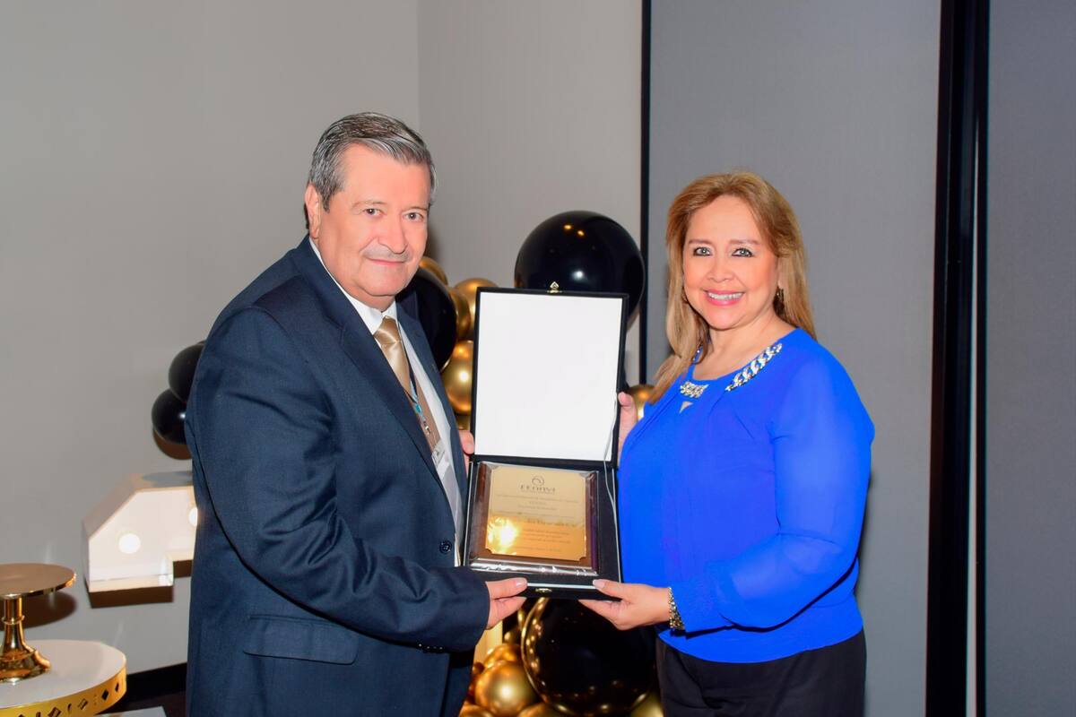 Suministrada/VANGUARDIA<br />Ángel Enrique Ortiz, gerente general Concentrado Espartaco S.A.; MarthaRuth Velásquez Quintero, directora ejecutiva de Fenavi Santander.