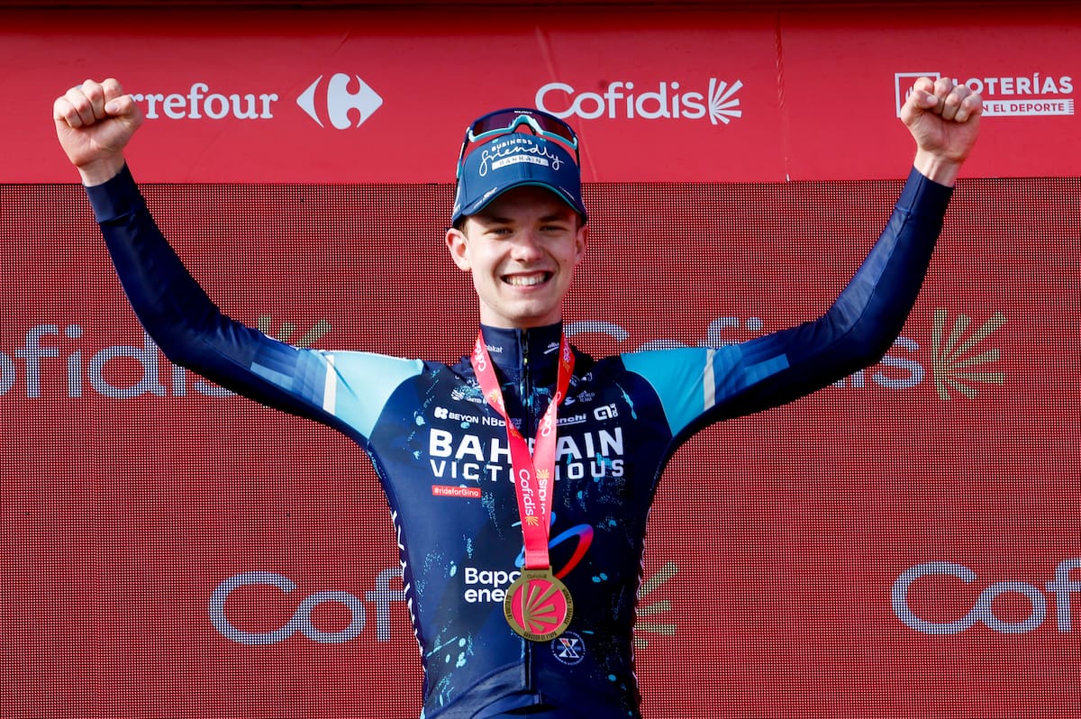 CALAR ALTO (ALMERÍA), 03/09/2026.- El ciclista esloveno Jakob Omrzel del equipo Team Bahrain Victorious celebra tras ganar la 12ª etapa de La Vuelta a España, de 167 km de recorrido entre las localidades de Vera y Calar Alto (Almería). EFE/ Javier Lizón