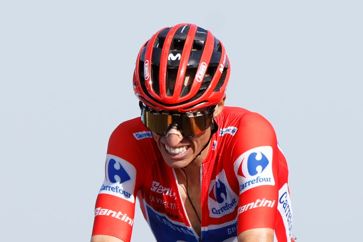 CALAR ALTO (ALMERÍA), 03/09/2026.- El ciclista Enric Mas del Movistar Team celebra al ganar la 12ª etapa de La Vuelta a España, de 167 km de recorrido entre las localidades de Vera y Calar Alto (Almería). EFE/ Javier Lizón