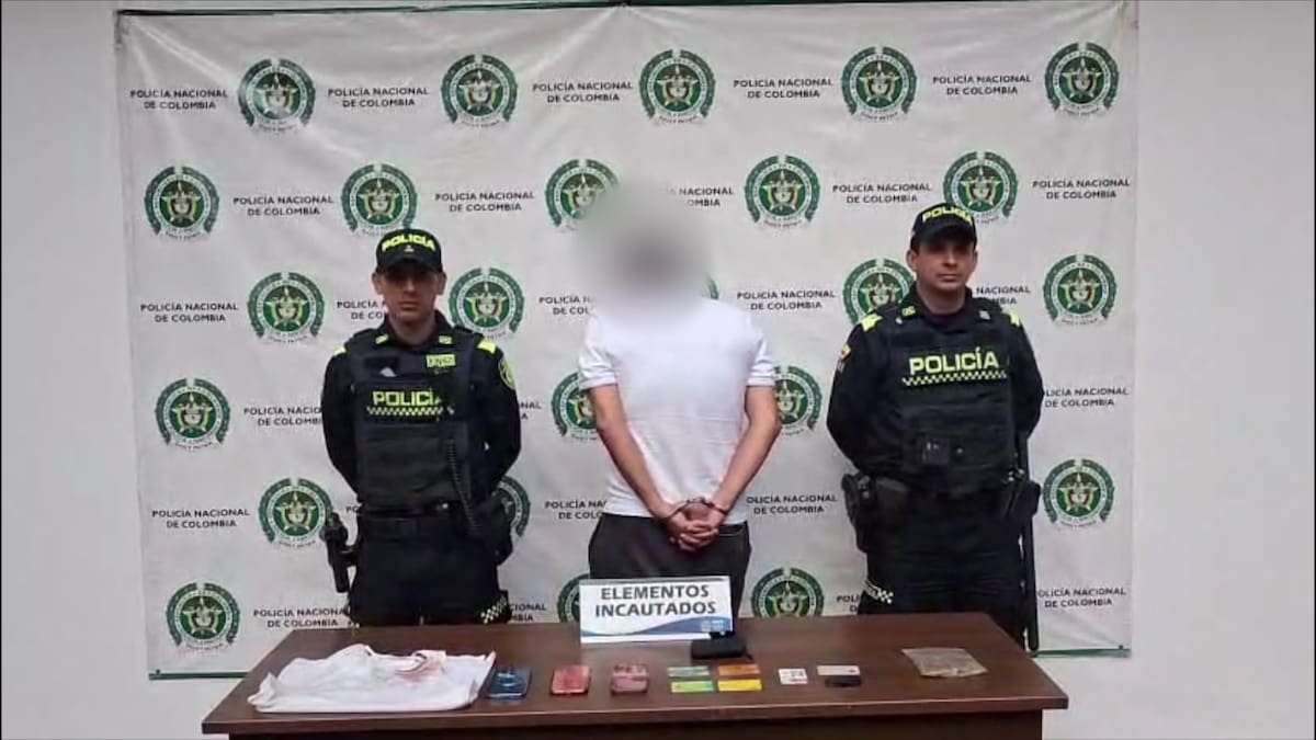 Durante el procedimiento fueron incautadas tarjetas bancarias y equipos móviles usados en el hurto.