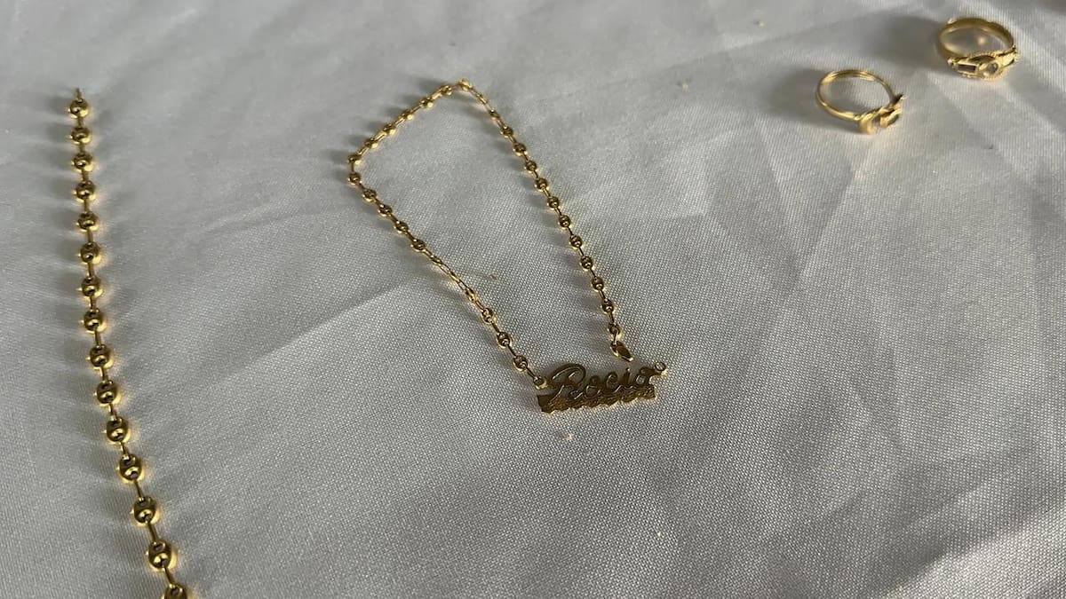 Durante el procedimiento, la Policía recuperó joyas de oro avaluadas en cerca de 50 millones de pesos.