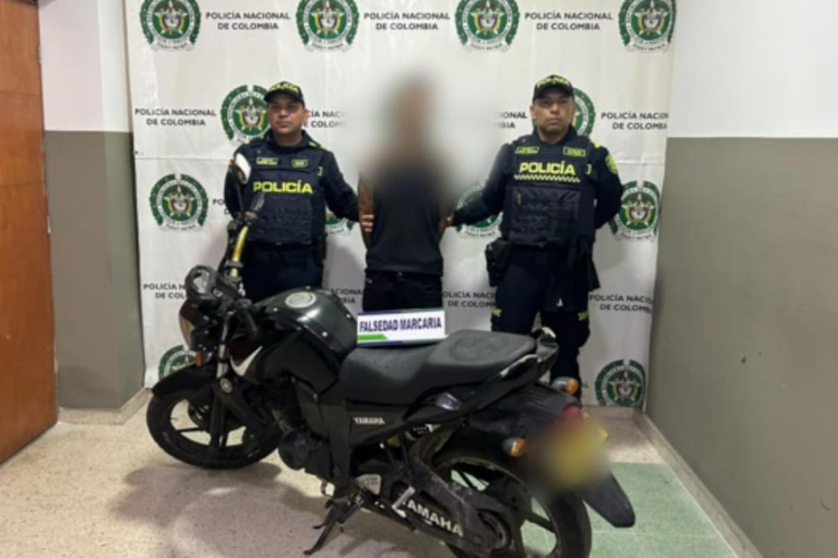 Durante un control policial, los uniformados encontraron alteraciones o borrados en los sistemas de identificación de una motocicleta.