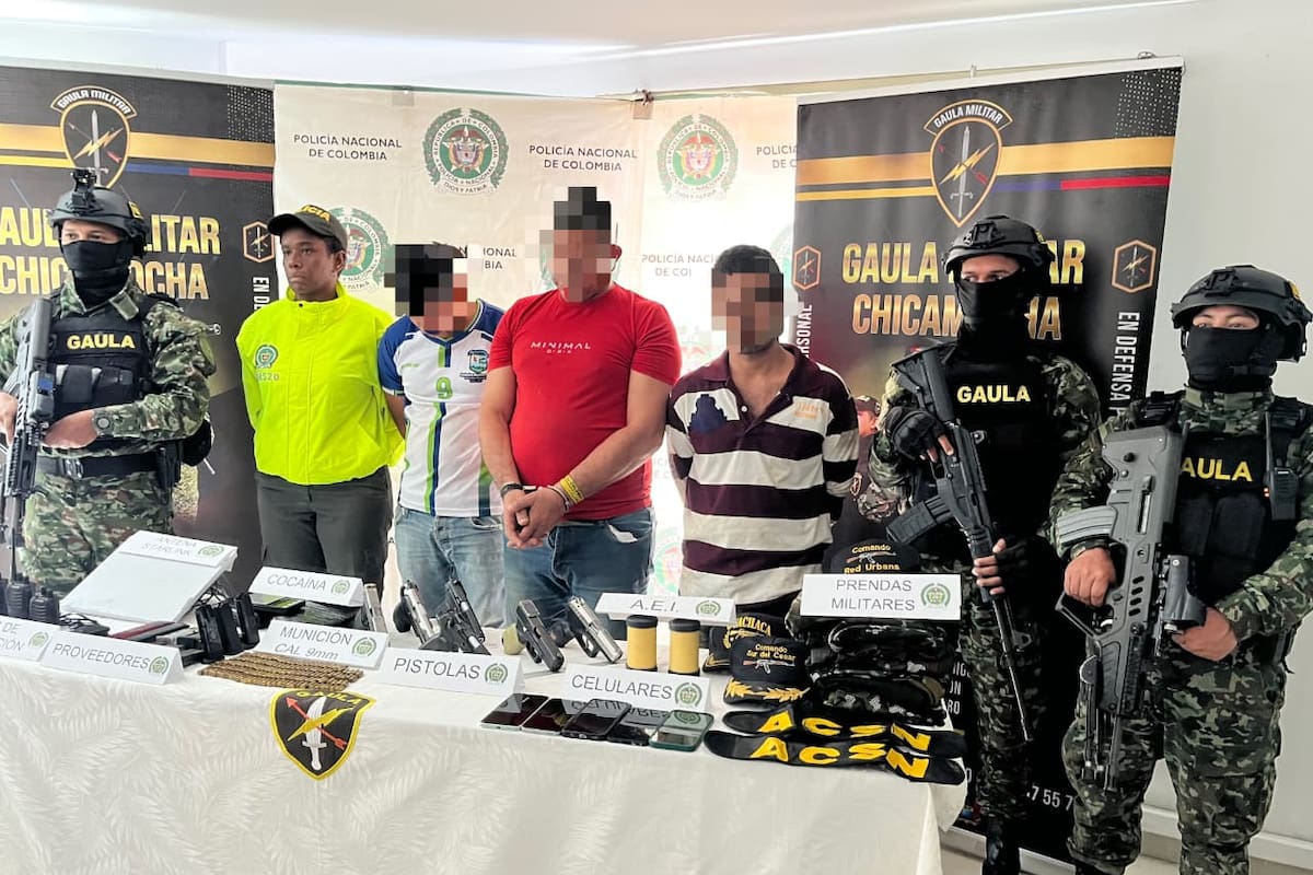 Un combate en zona rural de San Alberto terminó en un golpe a las finanzas de las Autodefensas Conquistadoras de la Sierra. Cuatro integrantes fueron capturados y las autoridades incautaron armas, explosivos y cocaína.