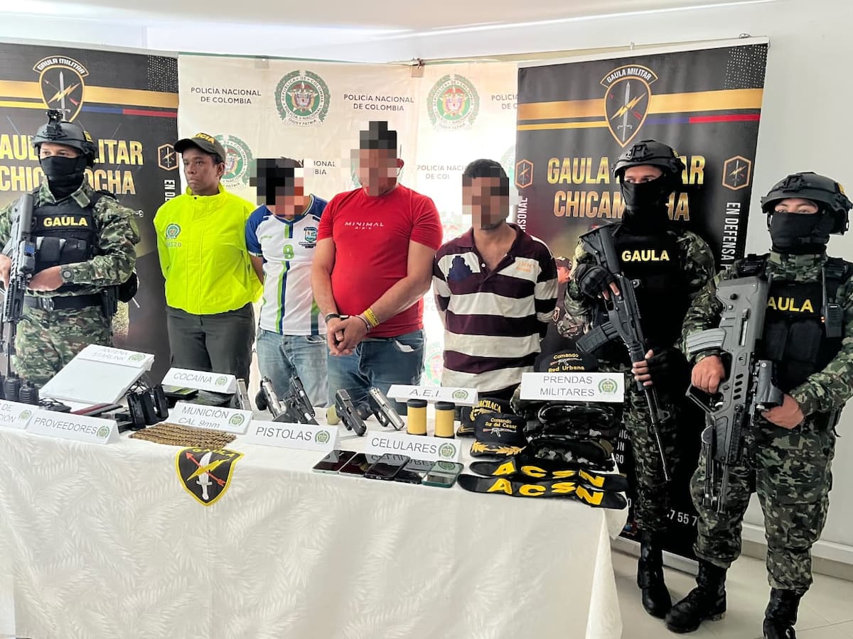 Un combate en zona rural de San Alberto terminó en un golpe a las finanzas de las Autodefensas Conquistadoras de la Sierra. Cuatro integrantes fueron capturados y las autoridades incautaron armas, explosivos y cocaína.