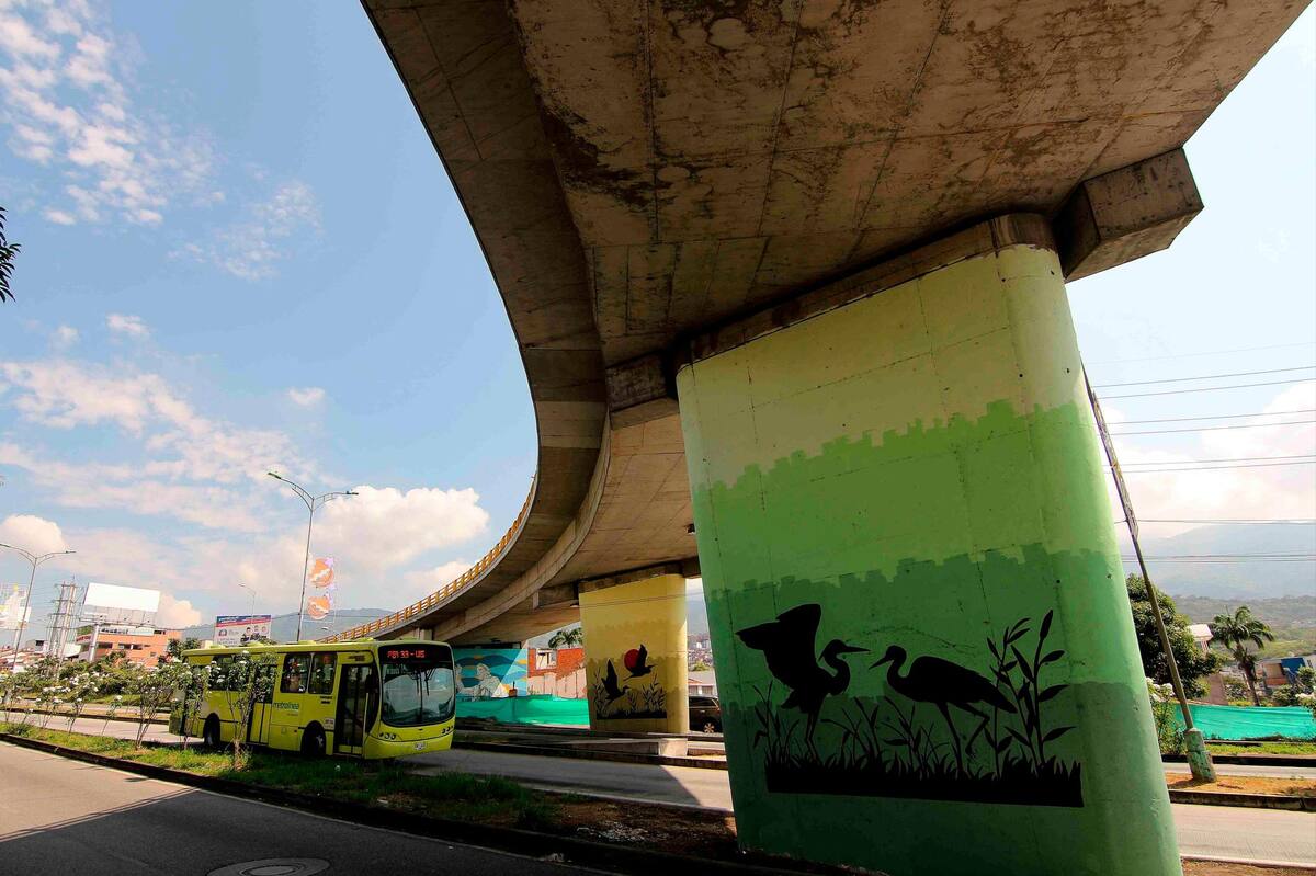 Cualquier espacio se puede intervenir, solo basta con que tenga tráfico. Por donde pase un Metrolínea hay un mural. (Foto: Elver Rodríguez/ VANGUARDIA LIBERAL)