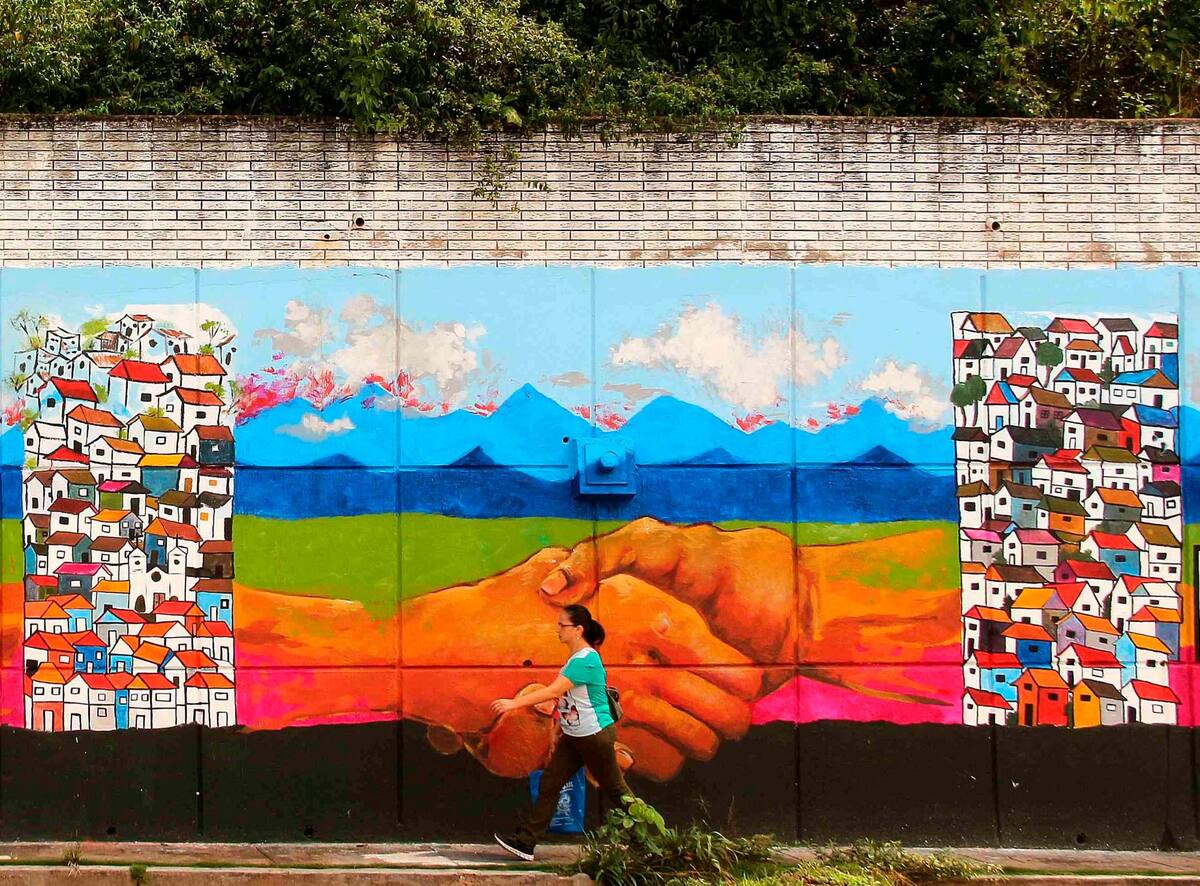 La Alcaldía de Floridablanca apostó por embellecer con color varios sectores de la ciudad. (Foto: Elver Rodríguez/VANGUARDIA LIBERAL)