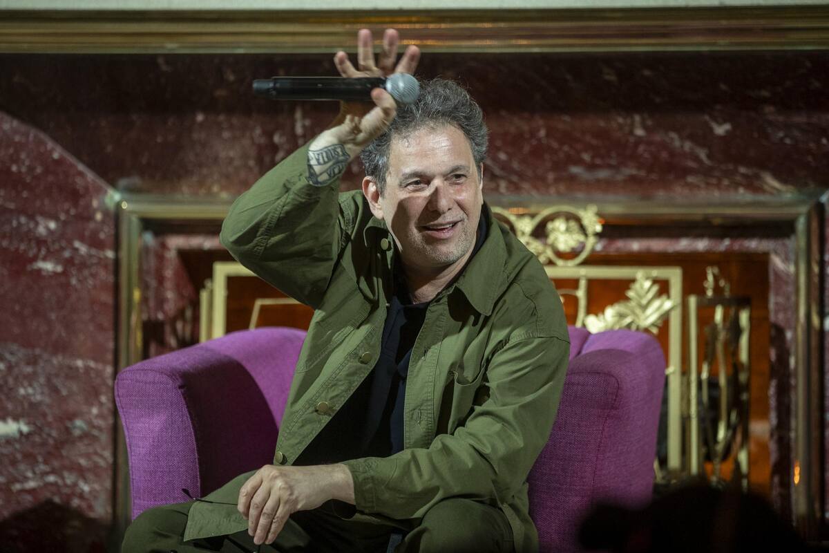 El cantante argentino Andrés Calamaro habla durante una conferencia en el Teatro Metropolitan, hoy en la Ciudad de México (México). | EFE / VANGUARDIA