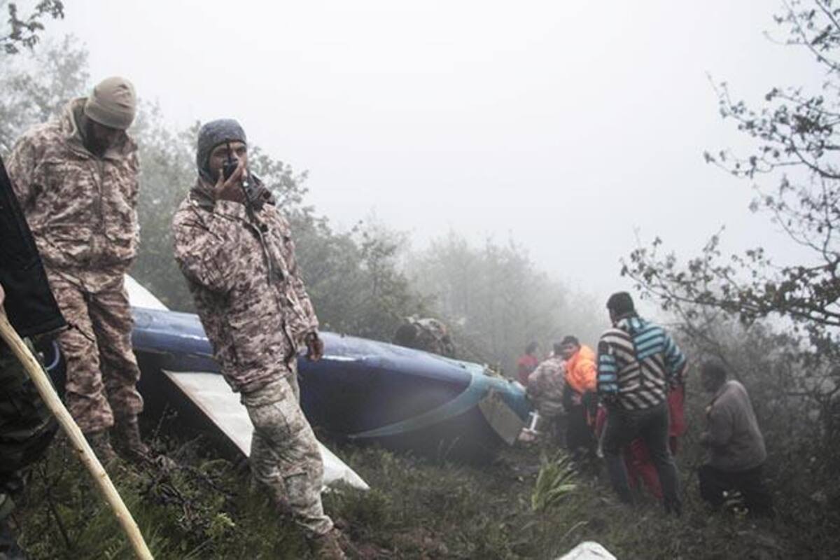 Restos del helicóptero del presidente iraní Ebrahim Raisi en el lugar del accidente en una montaña en el área de Varzaghan, al noroeste de Irán, el 20 de mayo de 2024. Tomada de internet / VANGUARDIA