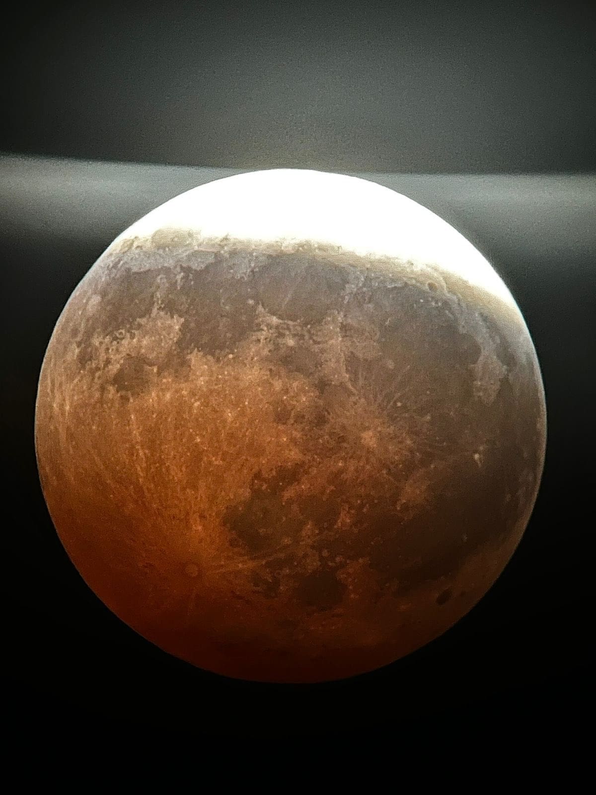El eclipse lunar se dejó ver desde los cielos de Bogotá. Foto: Frederick Julián