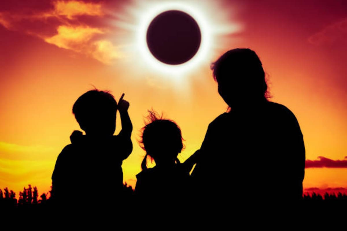 La Tierra se prepara para el eclipse solar más largo de todo el siglo XXI. El día se convertirá en noche por completo y un fenómeno de esta magnitud no volverá a repetirse en los próximos 156 años. ¿En qué países se podrá ver la "corona de fuego" en su máximo esplendor y a qué hora iniciará?