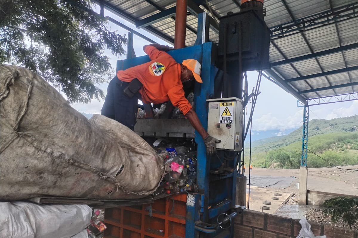 El manejo del material reciclable es una de las prioridades de la empresa.