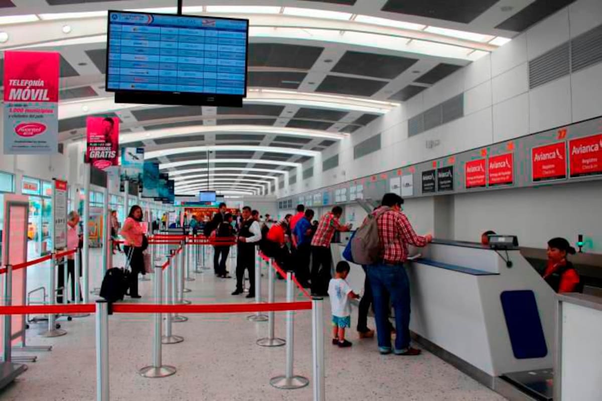 Tras operar de manera restringida en la mañana de este viernes, Aeropuerto Palonegro ya trabaja con normalidad. (Suministrada / VANGUARDIA)