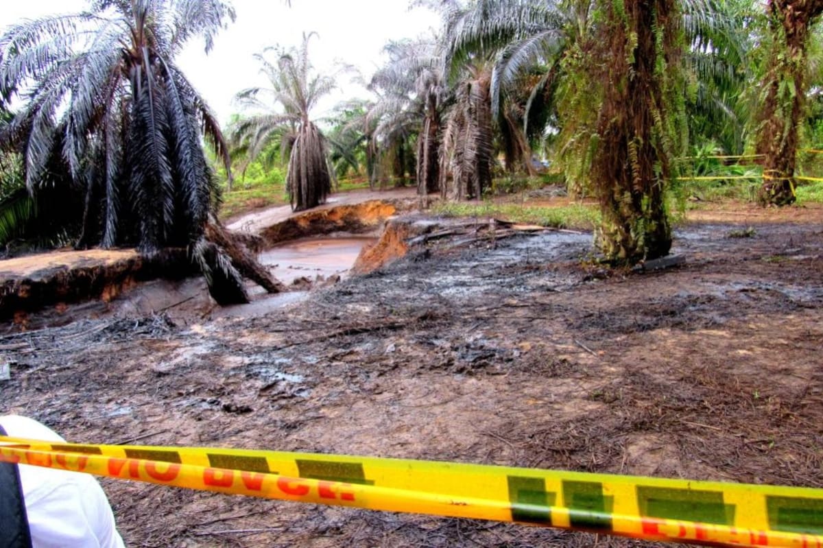 El afloramiento de crudo a 220 metros del pozo Lisama 158 en La Fortuna afectó más de 24 kilómetros y las quebradas Caño Muerto y La Lizama en La Fortuna. (Foto: Archivo / VANGUARDIA LIBERAL)
