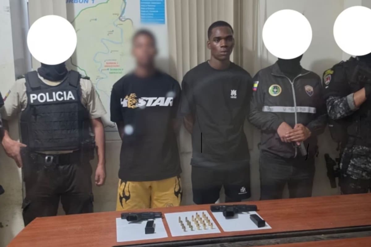 Las capturas se realizaron en la provincia ecuatoriana de Esmeraldas, donde las autoridades investigan la presunta presencia de organizaciones criminales con vínculos transfronterizos y economías ilegales. Captura de foto tomada de X // John Reimberg.