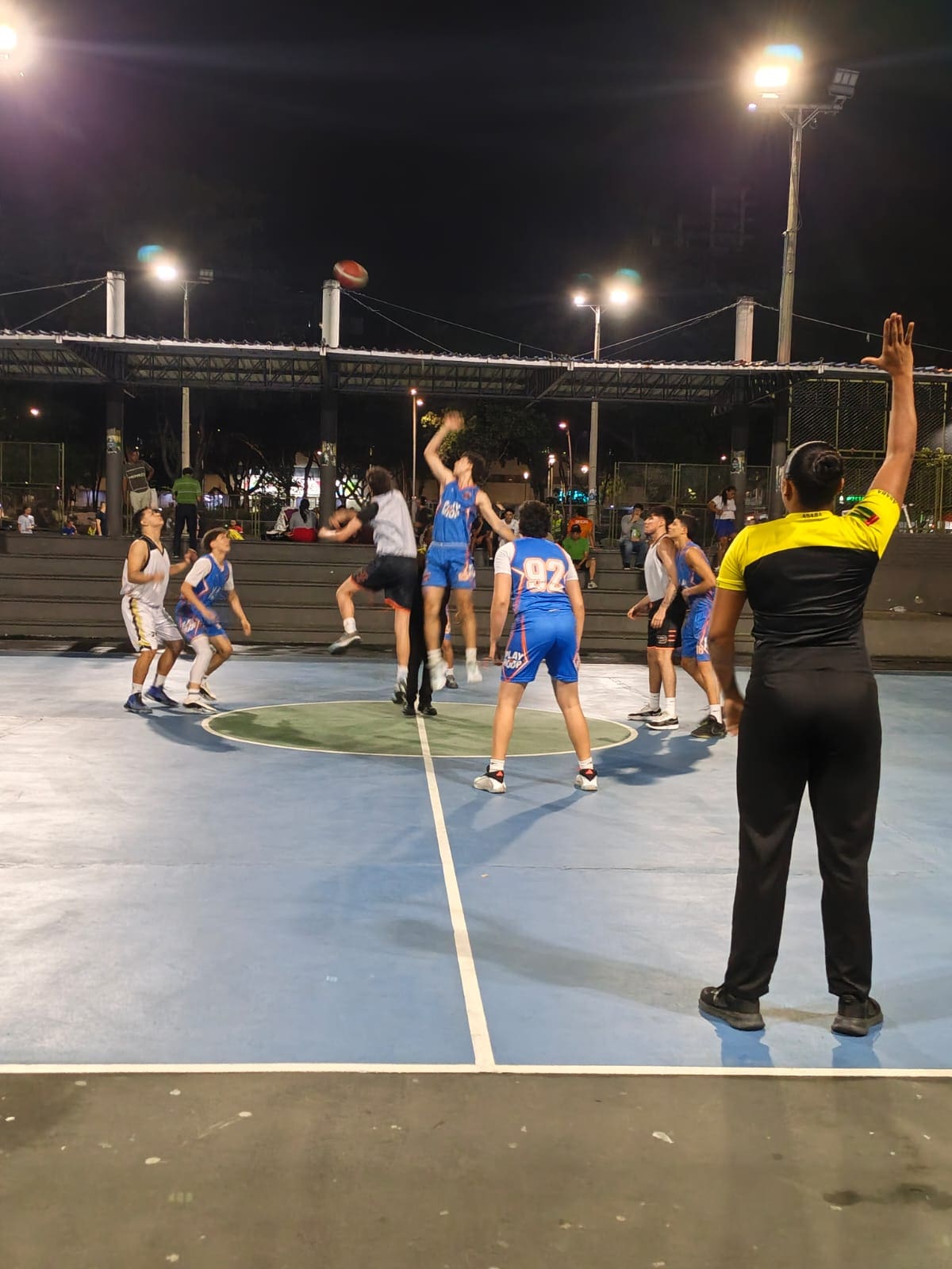 Eddy Martínez Córdoba, la mujer que lleva 30 años llenando de baloncesto las canchas de Bucaramanga. Foto: Cortesía/Vanguardia