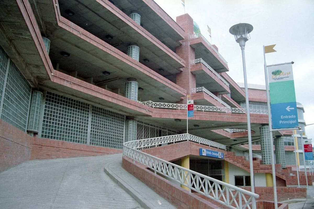 Además de la atención personalizada para el cliente, los ciudadanos también encontrarán diversos servicios adicionales como restaurantes, almacenes de ropa, parqueadero y vigilancia privada. (Foto: Archivo /VANGUARDIA LIBERAL)