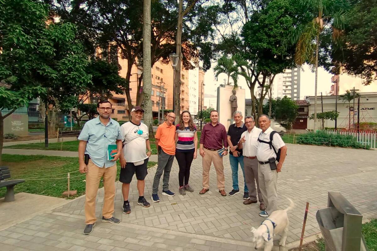 Un valioso recorrido por las principales vías de la Comuna Cabecera hicieron los recién elegidos miembros de la Junta Administradora Local de esa exclusiva zona de la ciudad. Junto a ellos estuvieron arquitectos, historiadores y vecinos del sector. (Foto suministrada / VANGUARDIA)