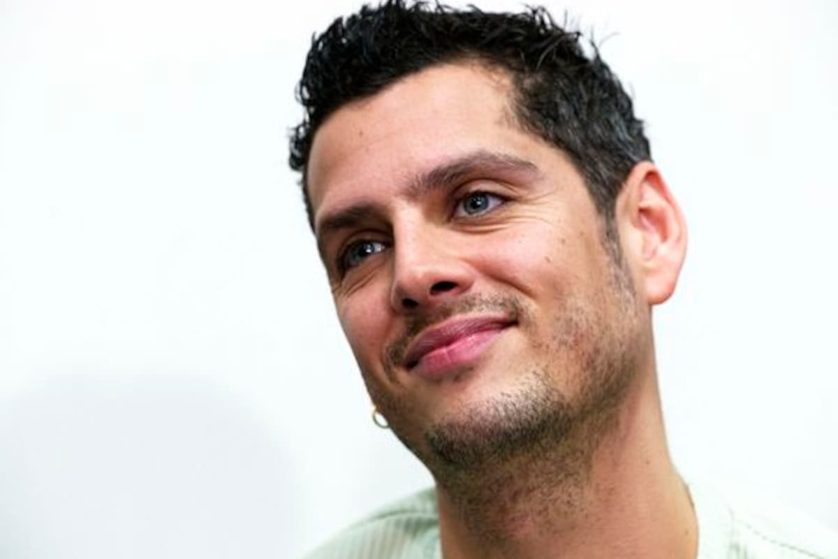 El actor español Eduardo Casanova rompe el silencio y revela que vive con VIH.