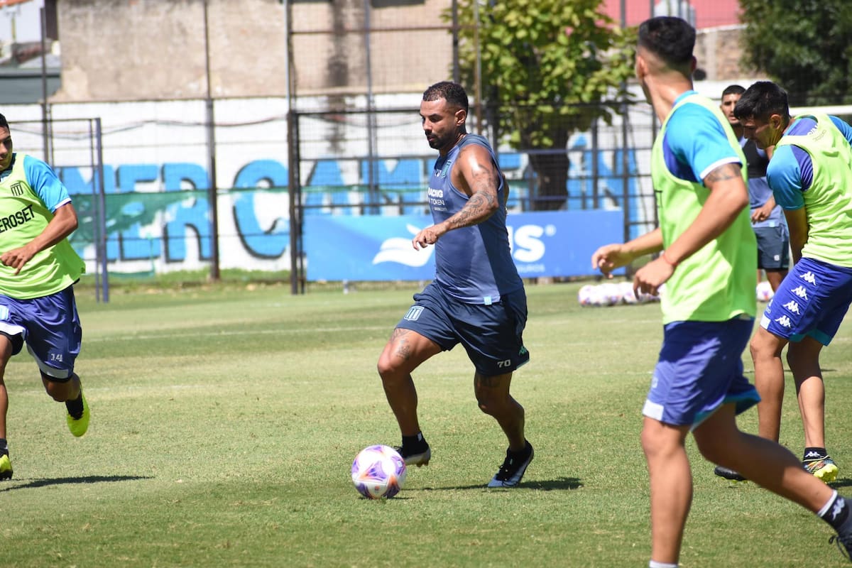 Los problemas de sobrepeso le pasan otra vez factura a Edwin Cardona en el Racing de Avellaneda. Racing de Avellaneda / VANGUARDIA