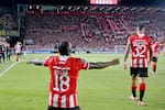 Video | Colombiano Edwuin Cetré aportó un golazo y una asistencia para Estudiantes de la Plata en la Libertadores