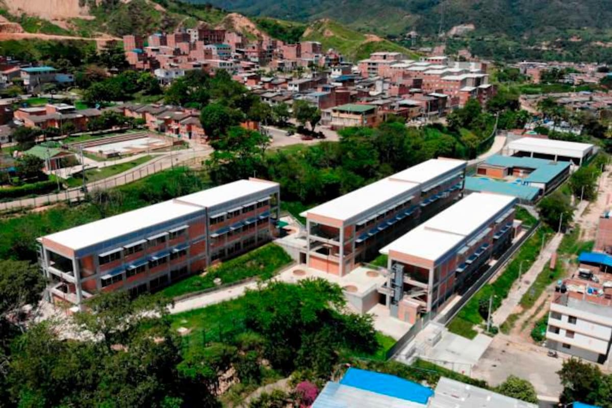 Girón actualmente cuenta con un déficit de 57 docentes: 45 faltan en Nuestra Señora de Belén y 12 en el Gabriel García Márquez. Estas dos instituciones educativas fueron construidas con recursos de la Alcaldía y el Ffie. (Foto: Suministrada / VANGUARDIA)