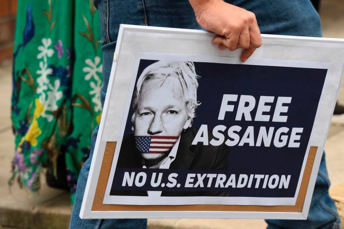 El hacker australiano podría enfrentar hasta 175 años de prisión si prospera la acusación norteamericana. (Foto: EFE / VANGUARDIA)