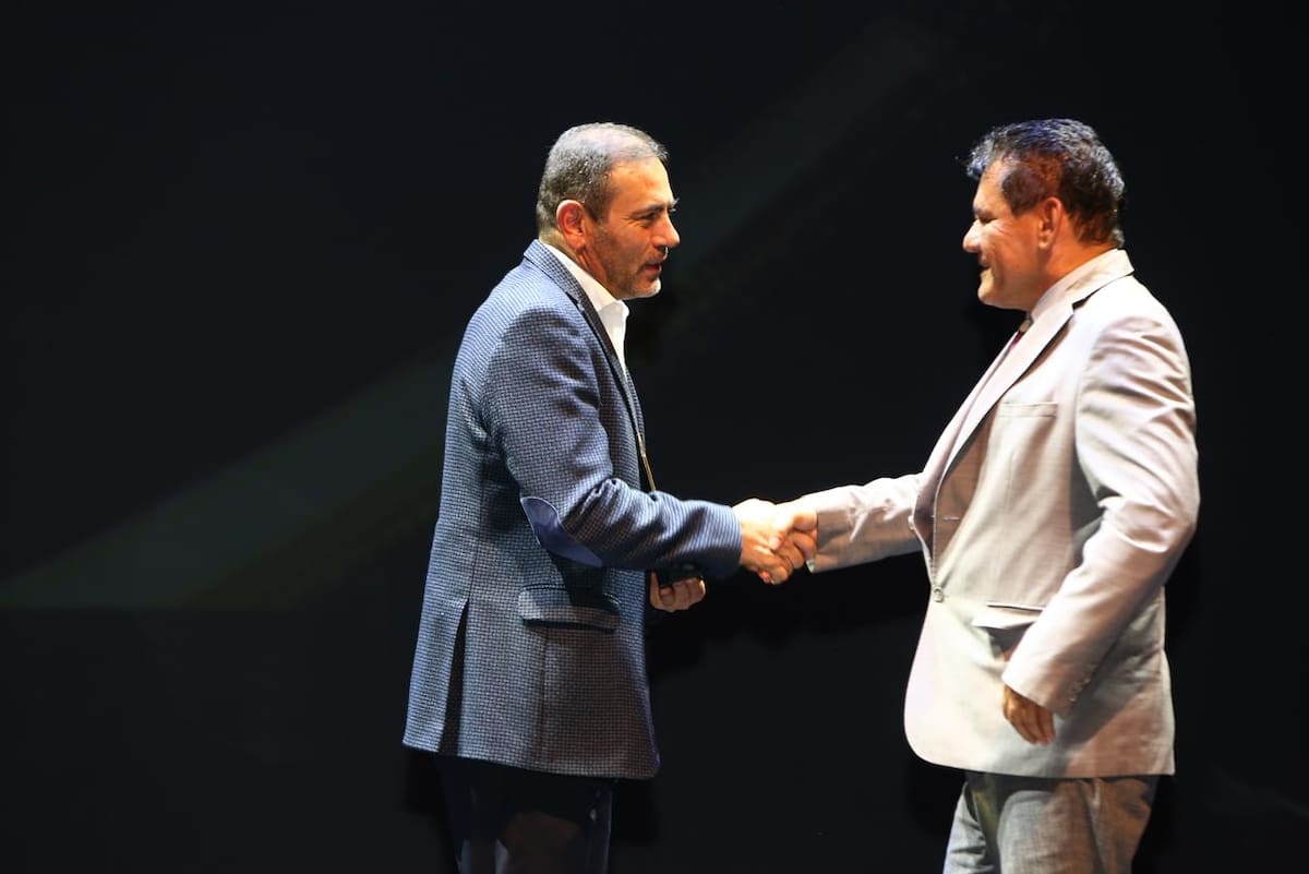 Efraín Saavedra Hernández, gerente general de Maicito, recibió el premio de manos del gobernador Juvenal Díaz Mateus. | Jaime Moreno
