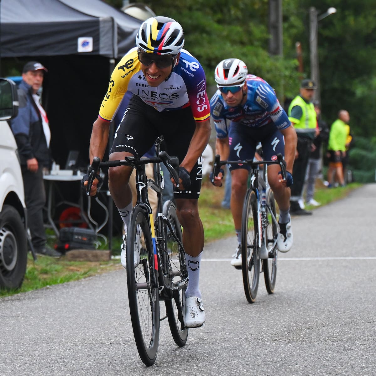Egan Bernal no pudo ocultar su emoción por ganar la etapa 16 de la Vuelta a España. Foto: Ineos.
