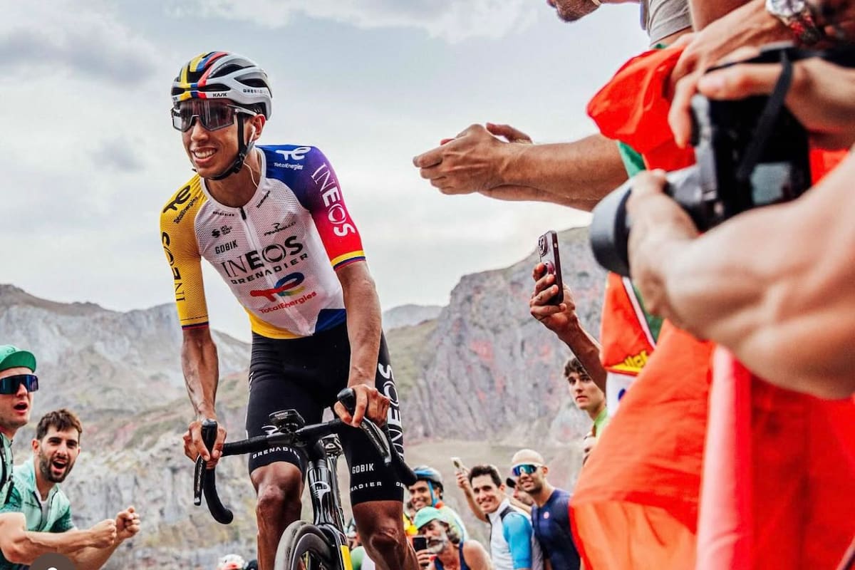 Egan Bernal se quedó con la victoria en la etapa 16 de la Vuelta a España.