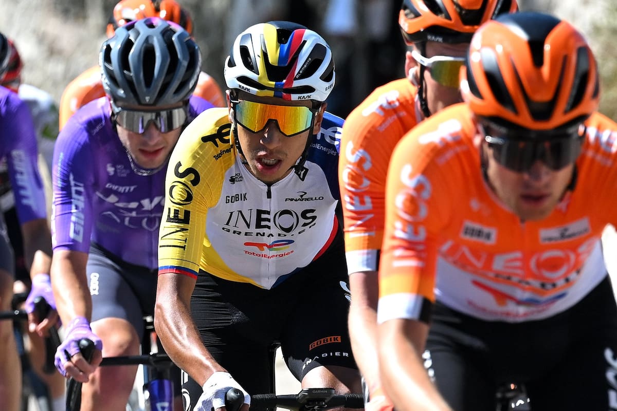 Egan Bernal aprieta el Tour de los Alpes 2026: ataque, caos y un final que deja el título al rojo vivo. Foto: Ineos