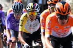 Egan Bernal aprieta el Tour de los Alpes 2026: ataque, caos y un final que deja el título al ‘rojo vivo’
