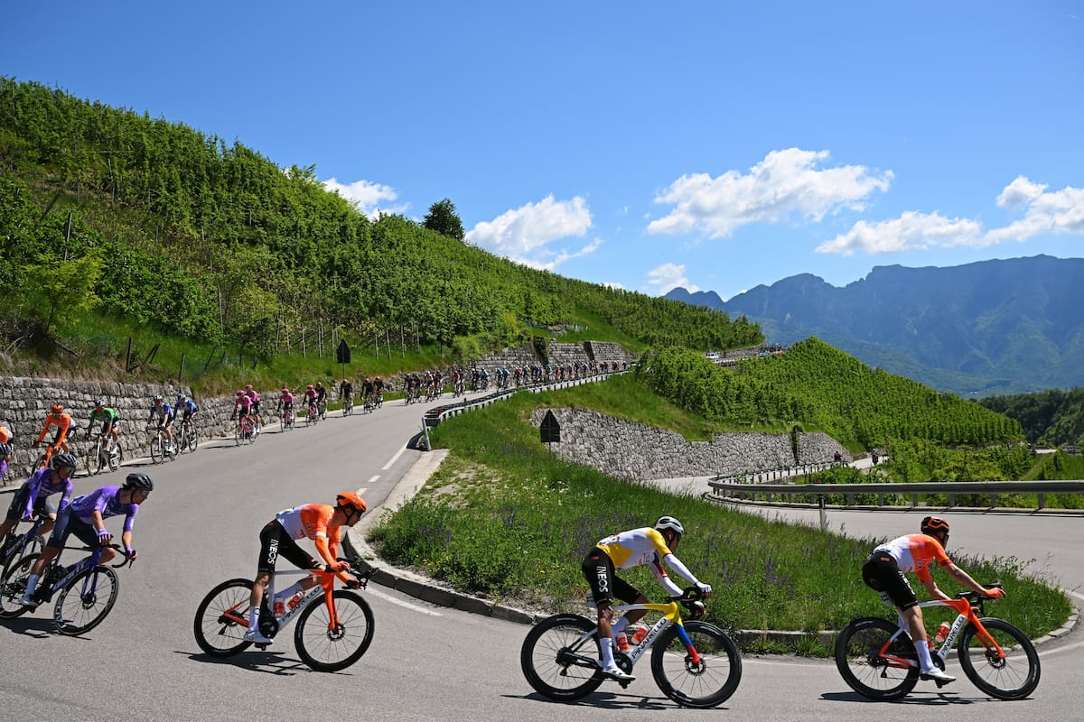 Egan Bernal aprieta el Tour de los Alpes 2026: ataque, caos y un final que deja el título al rojo vivo. Foto: INEOS